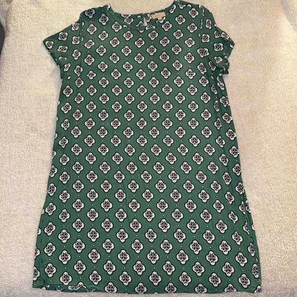 LOFT Dresses & Skirts - EUC 👗 Loft Short Sleeve Shift Dress